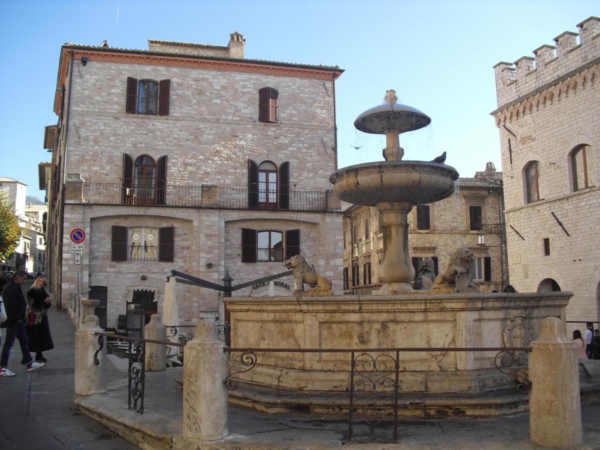 Ogni Finestra E Un Quadro - Appartamento Ad Assisi Exterior foto